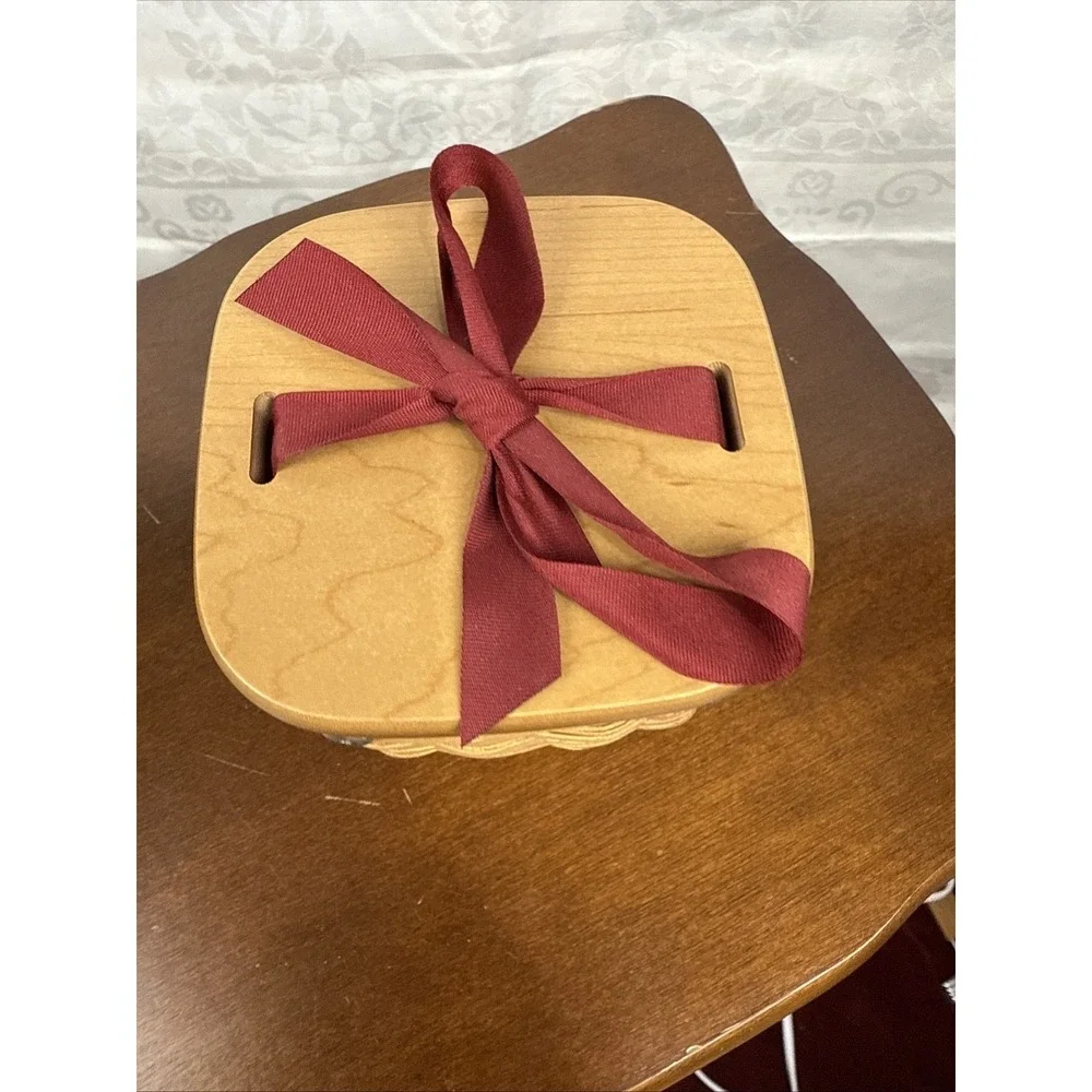 Longaberger 2002 Small Sweetest Gift Sweetheart Basket, Protector & Ribbon‎ Lid,